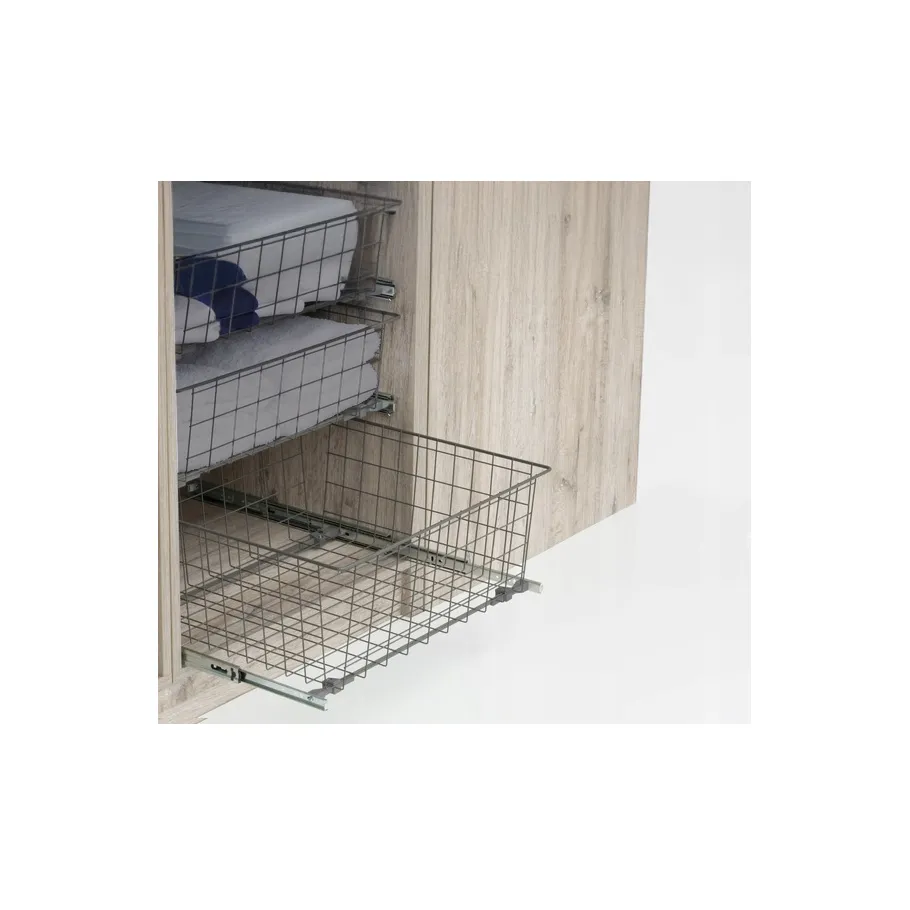 Körbe, die in den Kleiderschrank hineingeschoben werden können